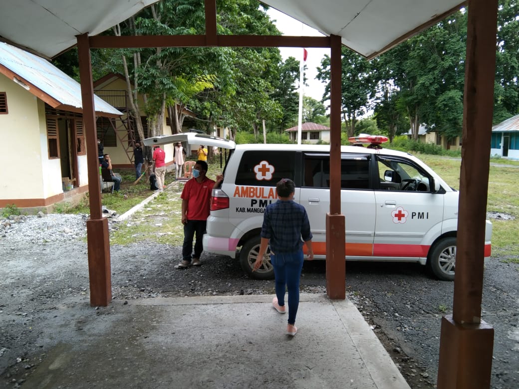 Cegah Virus Corona, Kantor Bawaslu Matim Disemprot Disinfektan