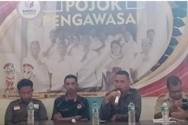 Pengembangan Media Cetak Tahap II Bawaslu Matim Gelar Rapat