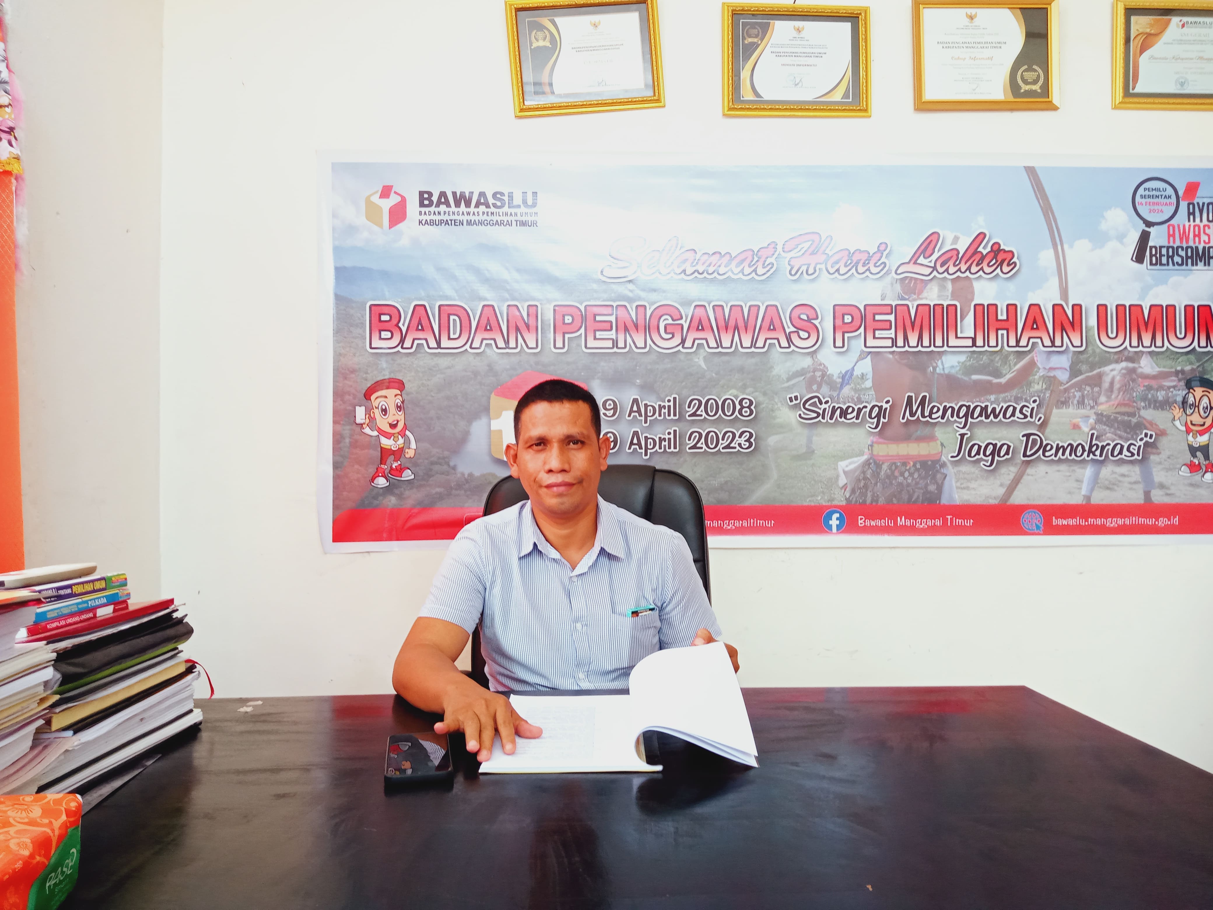 Bawaslu Manggarai Timur Minta Parpol Tertibkan APK dan Tak Kampanye diluar Jadwal