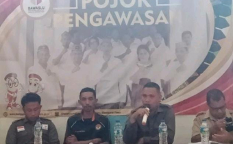 Pengembangan Media Cetak Tahap II Bawaslu Matim Gelar Rapat