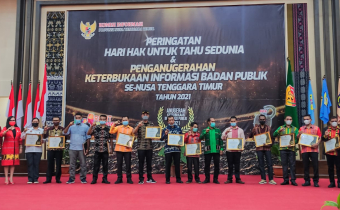 Bawaslu Matim Raih Penganugerahan Keterbukaan Informasi Publik